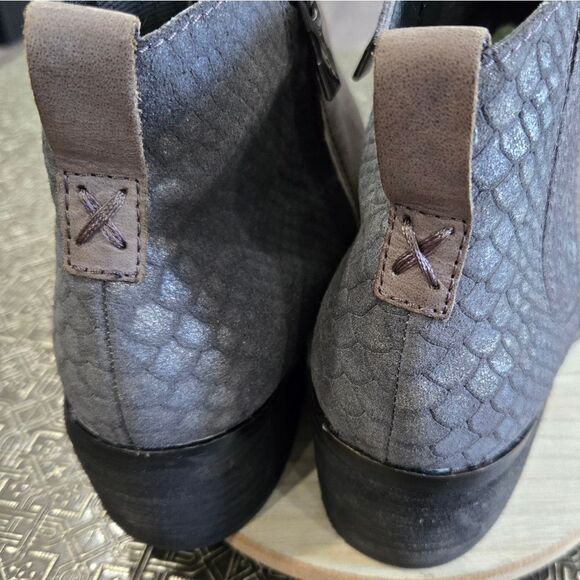 🐢 Salvia Glynda Gray/Taupe Snake Size 40 Euro 9-9.5 US. Like New! - Picture 2 of 16